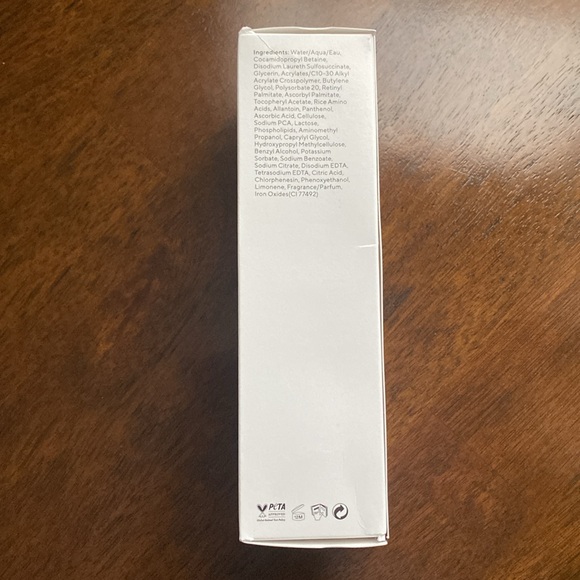 MURAD Essential-C Cleanser - Picture 3 of 7